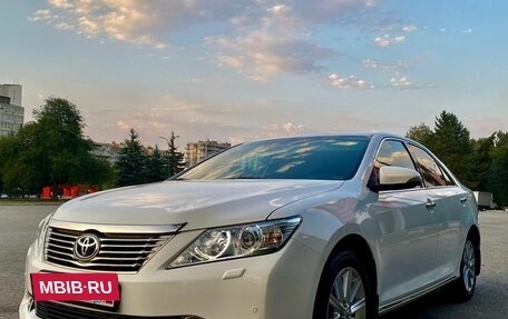 Toyota Camry, 2013 год, 1 870 000 рублей, 6 фотография