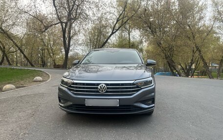 Volkswagen Jetta VII, 2021 год, 2 390 000 рублей, 2 фотография