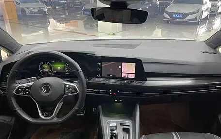 Volkswagen Golf VIII, 2022 год, 1 900 000 рублей, 8 фотография