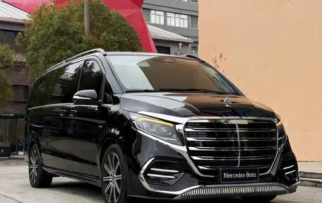 Mercedes-Benz V-Класс, 2024 год, 8 900 000 рублей, 3 фотография