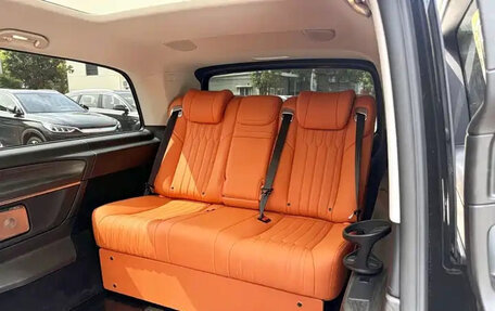 Mercedes-Benz V-Класс, 2024 год, 8 900 000 рублей, 7 фотография