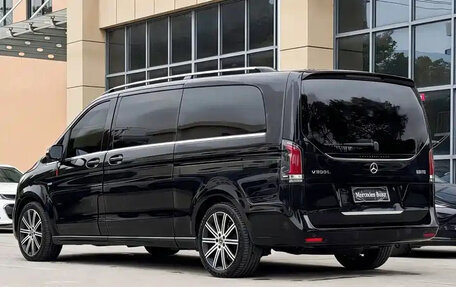 Mercedes-Benz V-Класс, 2024 год, 8 900 000 рублей, 12 фотография