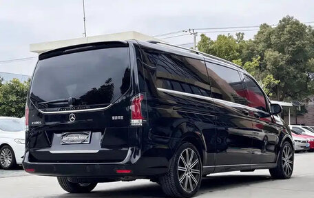 Mercedes-Benz V-Класс, 2024 год, 8 900 000 рублей, 10 фотография