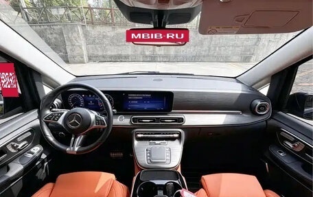 Mercedes-Benz V-Класс, 2024 год, 8 900 000 рублей, 4 фотография