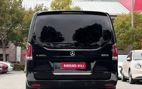 Mercedes-Benz V-Класс, 2024 год, 8 900 000 рублей, 13 фотография