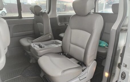 Hyundai Grand Starex Grand Starex I рестайлинг 2, 2008 год, 1 300 000 рублей, 13 фотография