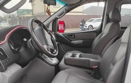 Hyundai Grand Starex Grand Starex I рестайлинг 2, 2008 год, 1 300 000 рублей, 10 фотография