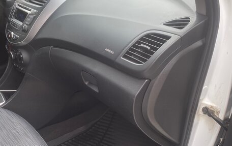 Hyundai Solaris II рестайлинг, 2014 год, 1 100 000 рублей, 24 фотография