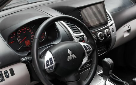 Mitsubishi Pajero Sport II рестайлинг, 2013 год, 1 879 000 рублей, 8 фотография