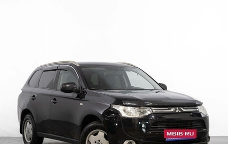 Mitsubishi Outlander III рестайлинг 3, 2013 год, 1 249 000 рублей, 2 фотография