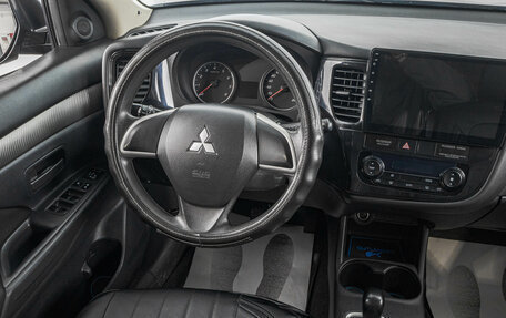 Mitsubishi Outlander III рестайлинг 3, 2013 год, 1 249 000 рублей, 14 фотография