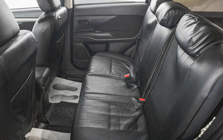 Mitsubishi Outlander III рестайлинг 3, 2013 год, 1 249 000 рублей, 20 фотография