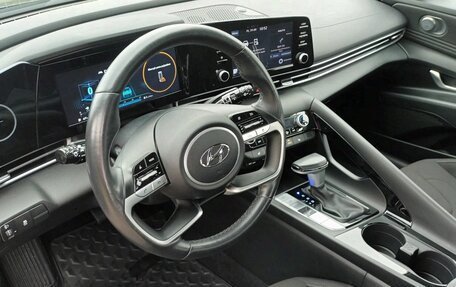 Hyundai Elantra, 2023 год, 1 670 000 рублей, 24 фотография