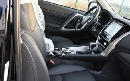 Mitsubishi Pajero Sport III рестайлинг, 2023 год, 3 650 000 рублей, 9 фотография