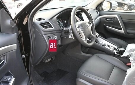 Mitsubishi Pajero Sport III рестайлинг, 2023 год, 3 650 000 рублей, 11 фотография