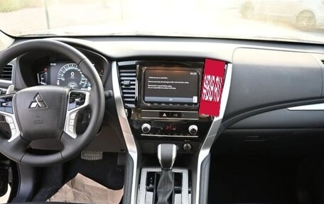 Mitsubishi Pajero Sport III рестайлинг, 2023 год, 3 650 000 рублей, 8 фотография