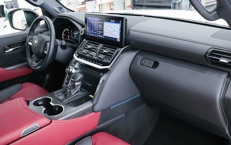 Toyota Land Cruiser, 2025 год, 16 400 000 рублей, 32 фотография