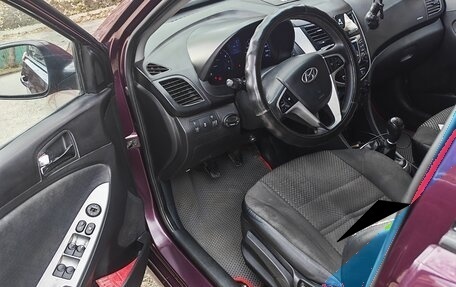 Hyundai Solaris II рестайлинг, 2011 год, 740 000 рублей, 5 фотография