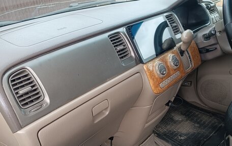 Honda Stepwgn II рестайлинг, 2001 год, 540 000 рублей, 25 фотография