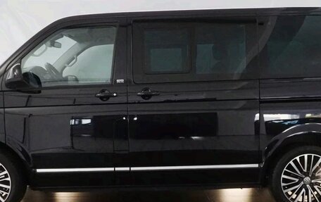 Volkswagen Multivan T6 рестайлинг, 2022 год, 4 600 000 рублей, 3 фотография