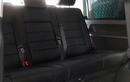 Volkswagen Multivan T6 рестайлинг, 2022 год, 4 600 000 рублей, 12 фотография