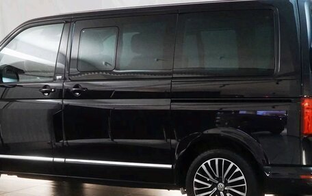 Volkswagen Multivan T6 рестайлинг, 2022 год, 4 600 000 рублей, 7 фотография