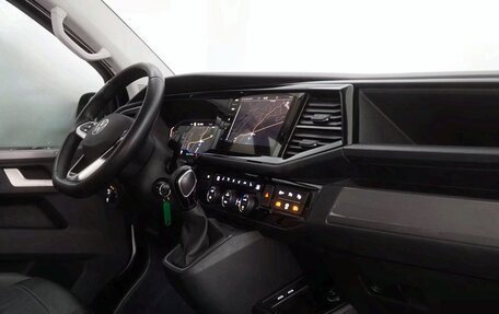 Volkswagen Multivan T6 рестайлинг, 2022 год, 4 600 000 рублей, 8 фотография