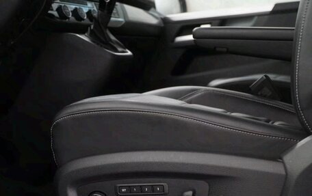 Volkswagen Multivan T6 рестайлинг, 2022 год, 4 600 000 рублей, 30 фотография