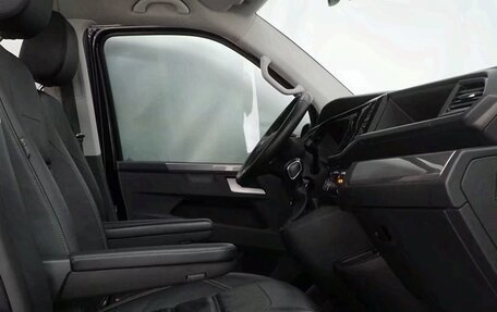 Volkswagen Multivan T6 рестайлинг, 2022 год, 4 600 000 рублей, 31 фотография