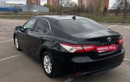 Toyota Camry, 2019 год, 2 200 000 рублей, 4 фотография