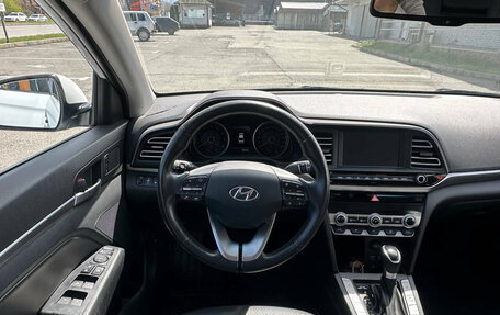 Hyundai Elantra VI рестайлинг, 2019 год, 2 150 000 рублей, 10 фотография