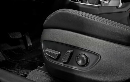 Toyota RAV4, 2025 год, 4 199 000 рублей, 16 фотография