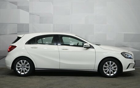 Mercedes-Benz A-Класс, 2017 год, 1 770 000 рублей, 8 фотография