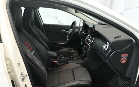 Mercedes-Benz A-Класс, 2017 год, 1 770 000 рублей, 10 фотография