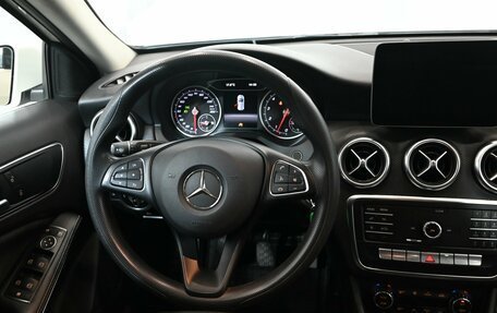 Mercedes-Benz A-Класс, 2017 год, 1 770 000 рублей, 11 фотография