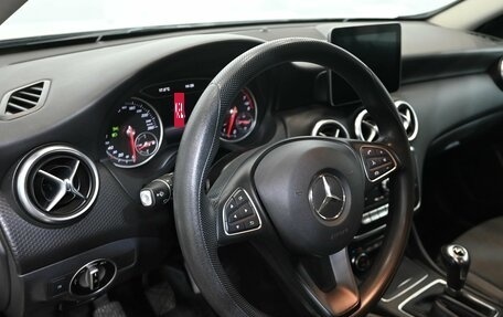 Mercedes-Benz A-Класс, 2017 год, 1 770 000 рублей, 12 фотография