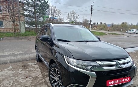 Mitsubishi Outlander III рестайлинг 3, 2018 год, 2 050 000 рублей, 2 фотография