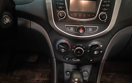 Hyundai Solaris II рестайлинг, 2013 год, 850 000 рублей, 12 фотография