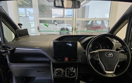 Toyota Voxy III, 2015 год, 1 800 000 рублей, 11 фотография