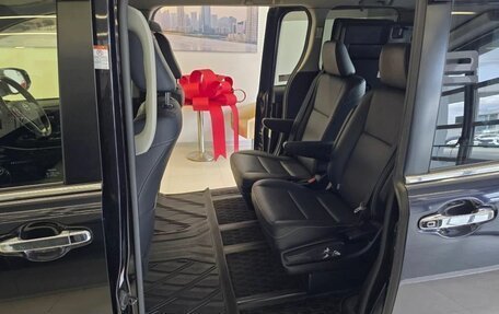 Toyota Voxy III, 2015 год, 1 800 000 рублей, 9 фотография