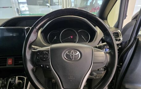 Toyota Voxy III, 2015 год, 1 800 000 рублей, 17 фотография