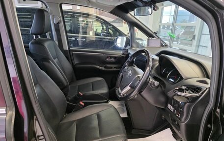 Toyota Voxy III, 2015 год, 1 800 000 рублей, 13 фотография