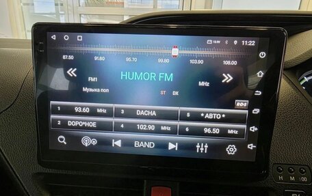 Toyota Voxy III, 2015 год, 1 800 000 рублей, 18 фотография