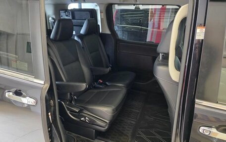 Toyota Voxy III, 2015 год, 1 800 000 рублей, 25 фотография