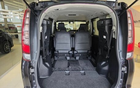 Toyota Voxy III, 2015 год, 1 800 000 рублей, 26 фотография