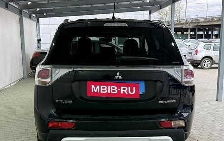 Mitsubishi Outlander III рестайлинг 3, 2014 год, 1 249 000 рублей, 4 фотография