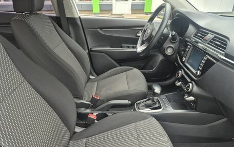 KIA Rio IV, 2018 год, 1 599 000 рублей, 8 фотография