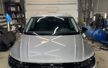 Volkswagen Tiguan II, 2017 год, 2 690 000 рублей, 2 фотография