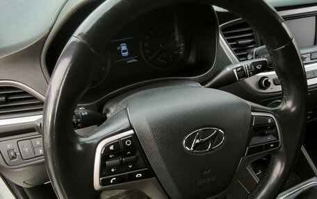 Hyundai Solaris II рестайлинг, 2017 год, 1 050 000 рублей, 17 фотография