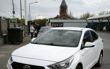 Hyundai Solaris II рестайлинг, 2017 год, 1 050 000 рублей, 3 фотография